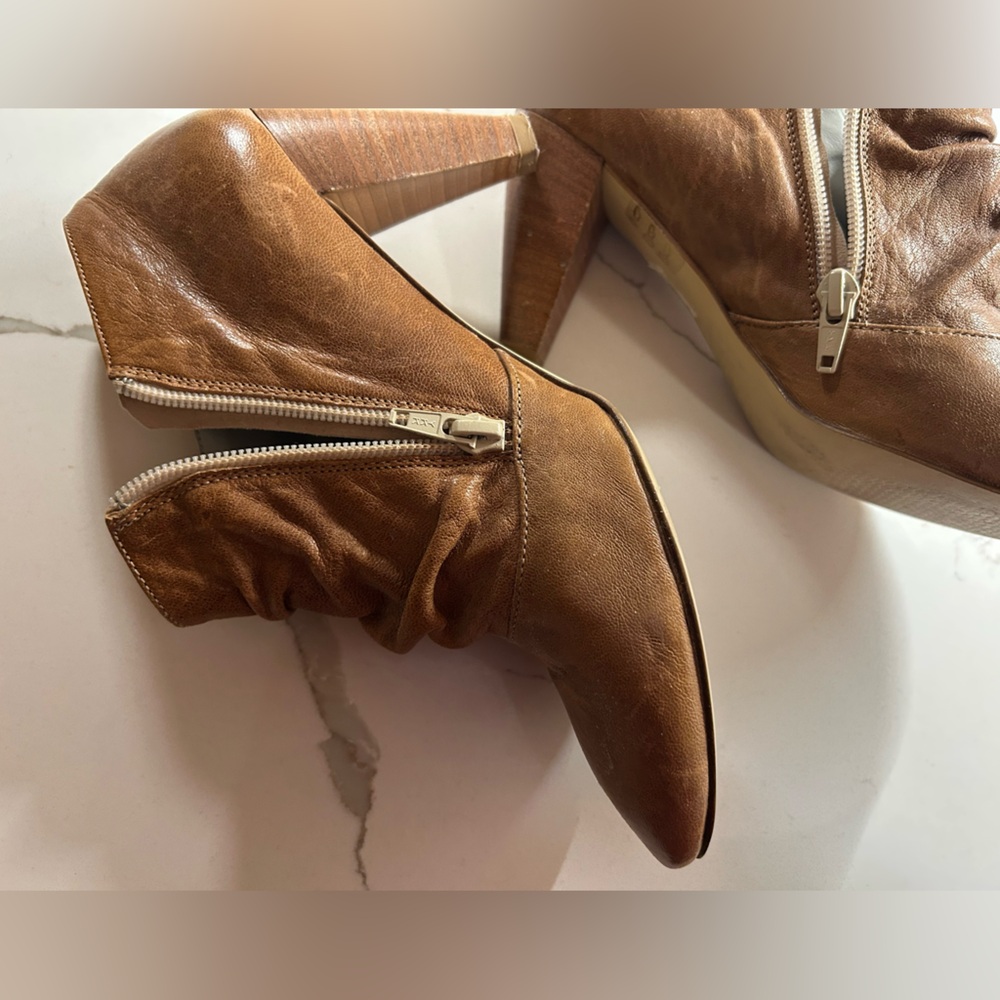 Minelli tan leather booties